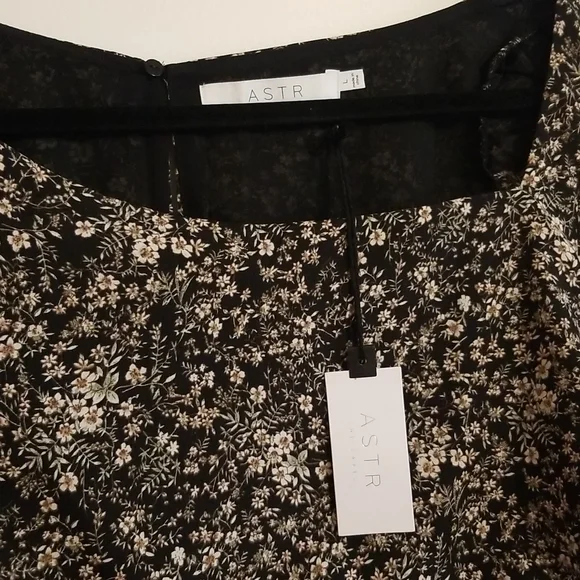 ASTRA / Symmetric Neck Puff Shoulder Dress In Black Floral / L / NWT - Picture 5 of 7